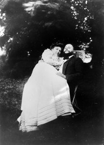 Thadée Natanson und seine Frau Misia Godebska im Garten ihres Landhauses, Le Relais, ca. 1899